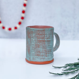Mug with wavy lines texture