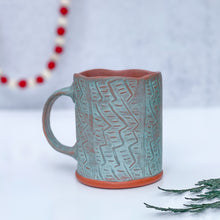 Load image into Gallery viewer, Mug with zigzag pattern- teal