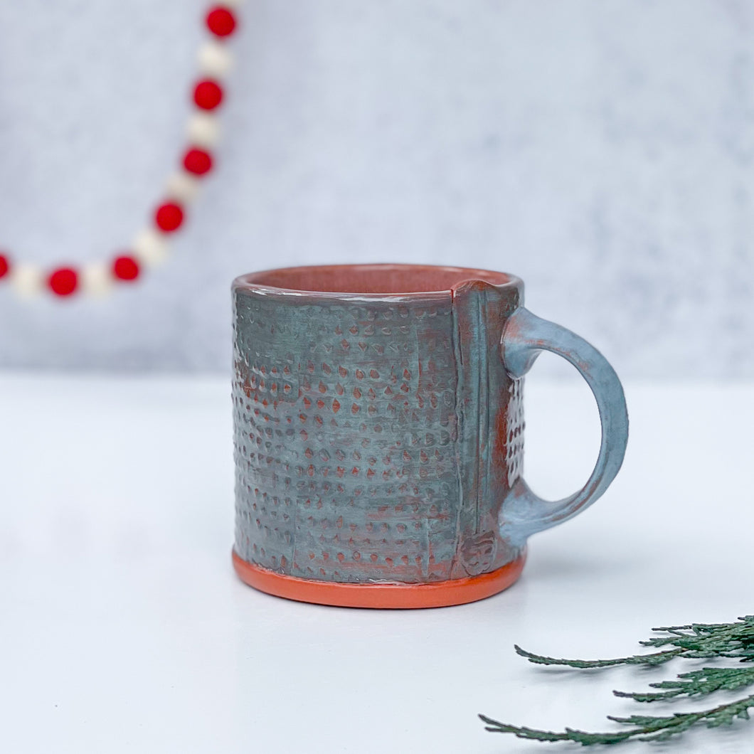 Mug with dotted relief pattern- slate blue