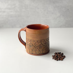 Embossed mug with hints of deep yellow