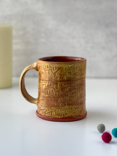 Mug with texture pattern