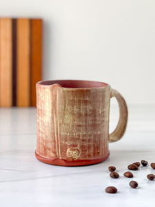 Mug with wavy lines pattern in Limoncello