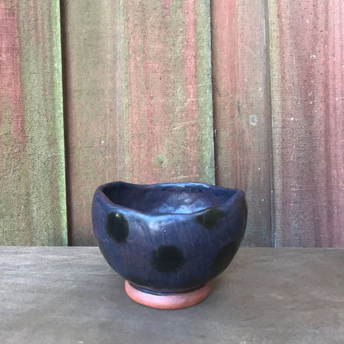 Pinch pot with black polkadots