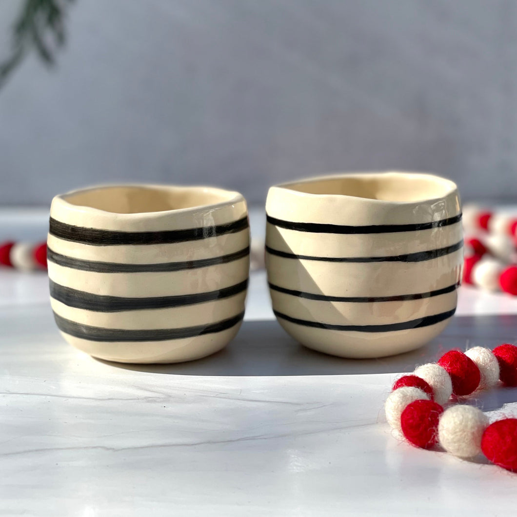 Whiskey cup with black and white stripes 1